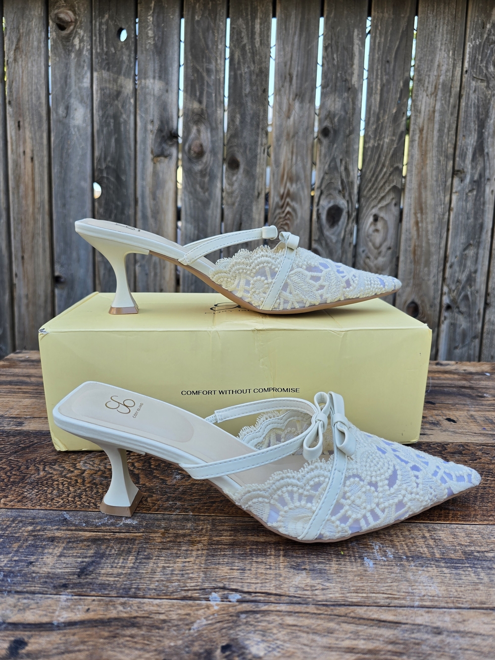 Cosy Island Bowtention cream lace pointed toe slid Kitten Heel Mules Size 8.5